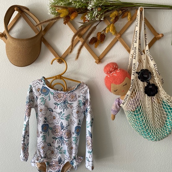 New Flower girls rash guard - Picture 3 of 5